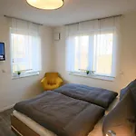 Appartement Awesome In With House Sea View