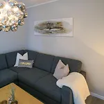 Appartement Awesome In With House Sea View