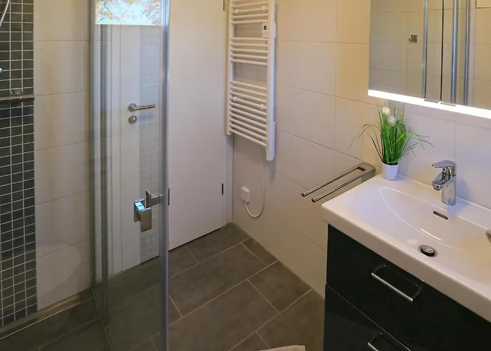 شقة 2 Bedroom Cozy In *
